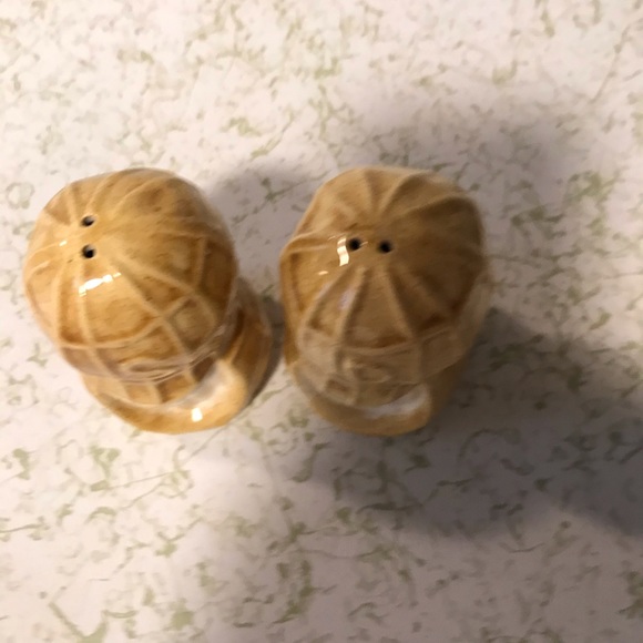 Vintage Anthropomorphic Ceramic Smiling Peanut Salt Pepper Shakers - Picture 2 of 4